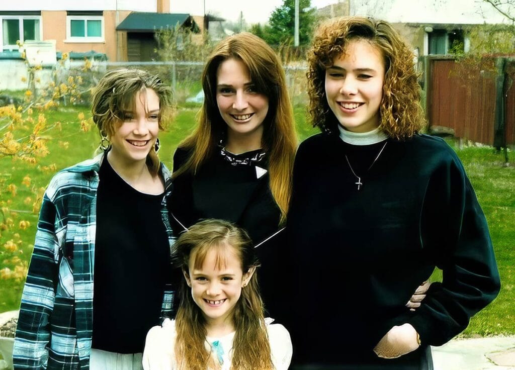 Lorraine Campbell captured with her three daughters smiling for the photographer